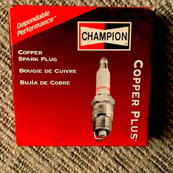 CHAMPION Copper Plus Spark Plug - Picture 2 of 3